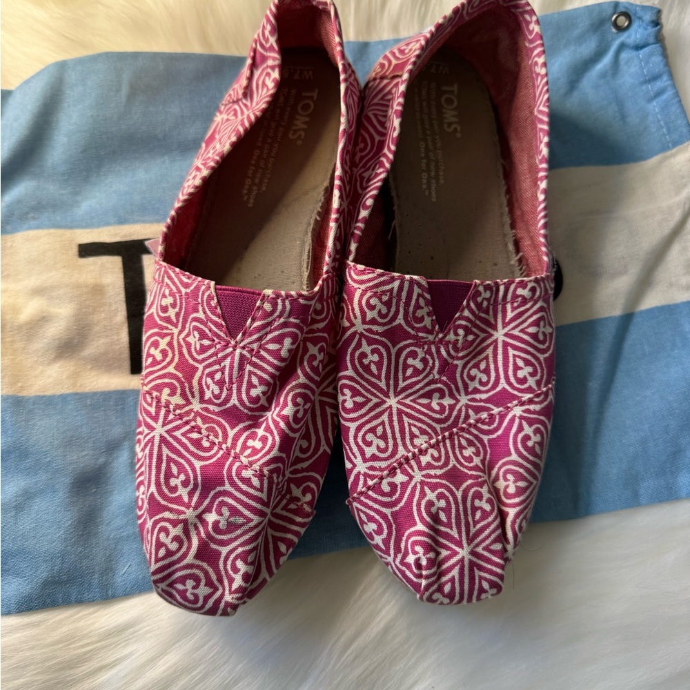 TOMS Pink Patterned Slip-On Shoes - Picture 2 of 3